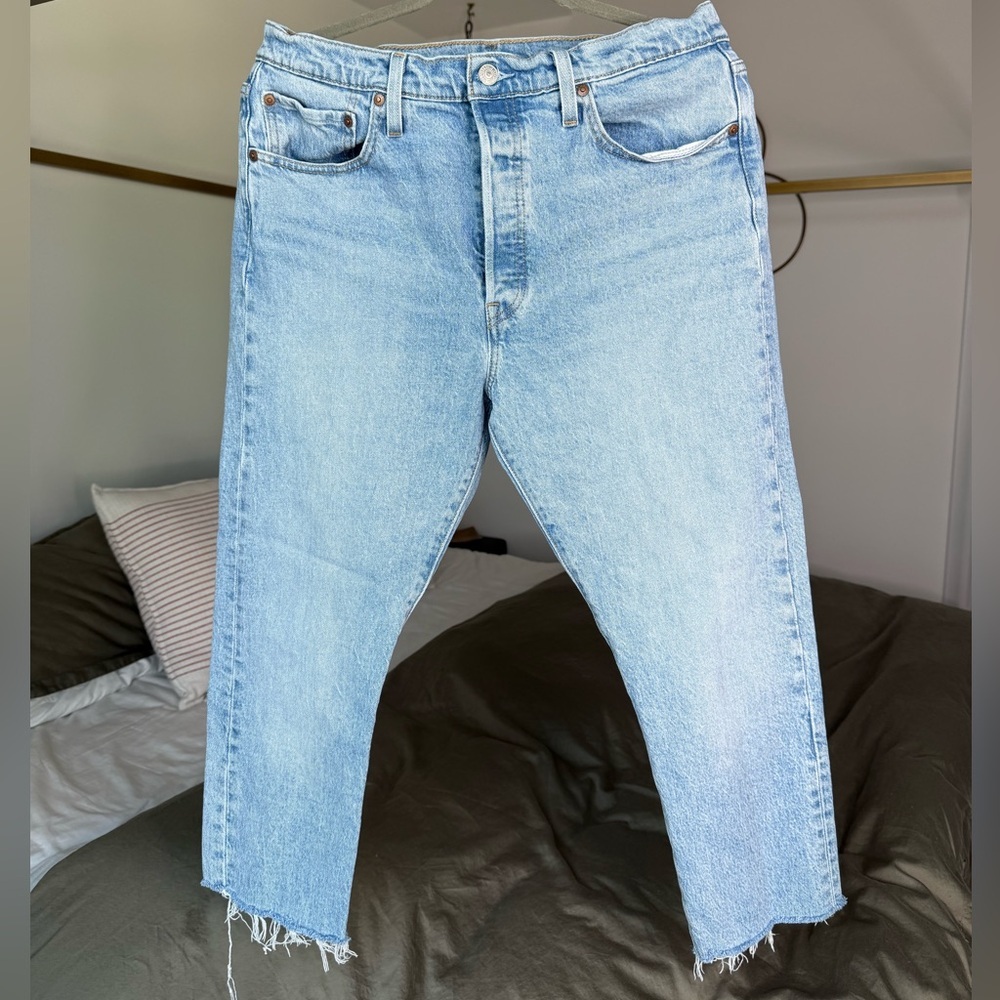 Levi’s 511 Premium Skinny Jeans Light Wash Distressed Button Fly 32x28 M 12-14 W
